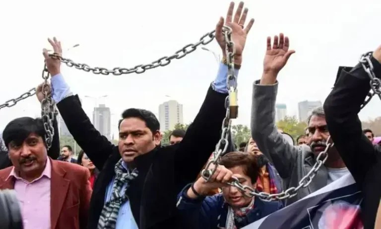9 rights groups, including CPJ and RSF, urge PM to address 'deteriorating press freedom' in Pakistan