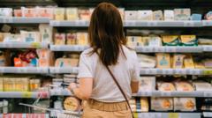 Aldi boss says some of rivals' loyalty discounts 'dupe' customers