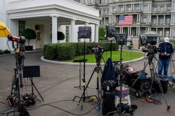 TV networks resume covering White House as press access fight continues