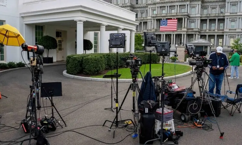 TV networks resume covering White House as press access fight continues