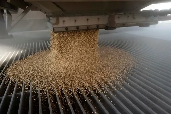 China to cut tariffs on US farm goods, but list excludes soya beans