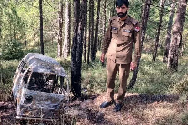 11 injured after school van catches fire in Murree