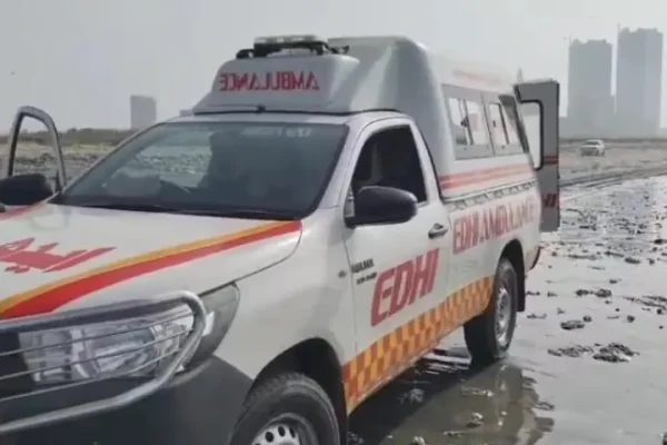 Bodies of 3 fishermen recovered after fishing boat capsizes off Karachi’s Sea View