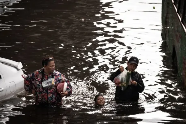 Bangkok floodwaters recede as Thai Airways battles baggage chaos