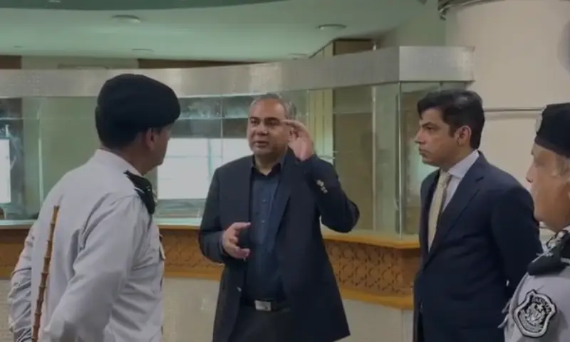Karachi to get one-stop facilitation centre for CNIC, passport services; Naqvi seeks master plan in 10 days