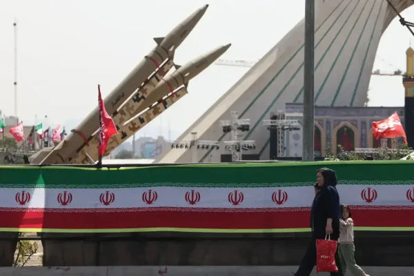 Ahead of deal on Hormuz, US and Iran ramp up the rhetoric again