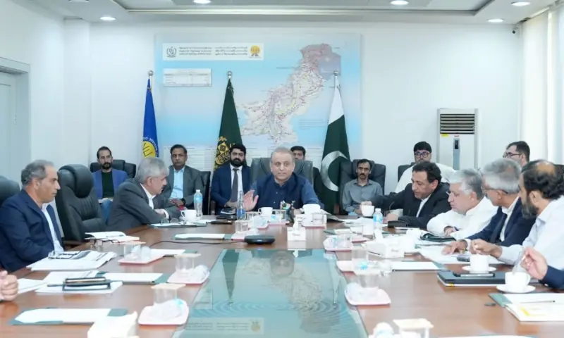Aleem orders NHA to work with foreign experts on road engineering, highway design