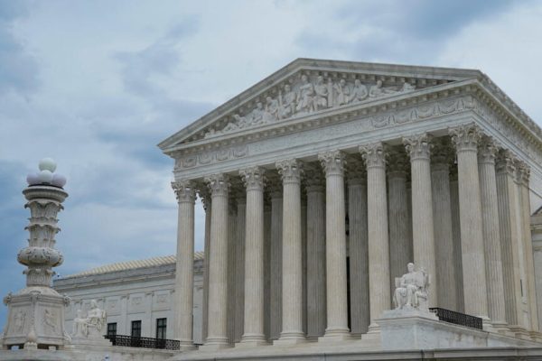 US Supreme Court lifts restrictions on third-country deportations