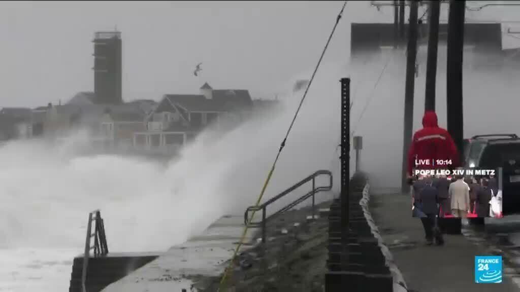 Powerful storm batters US northeast