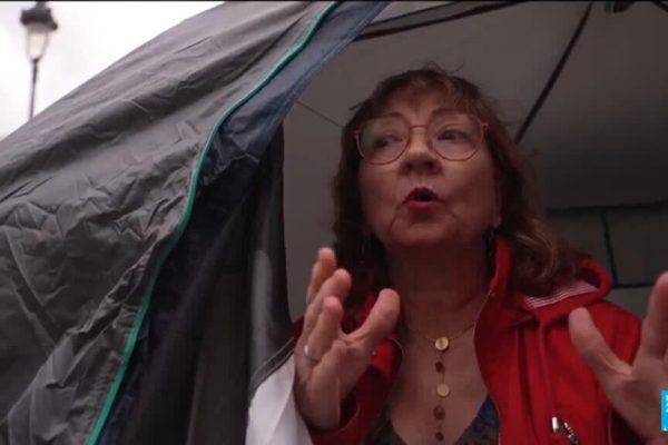 Deal for evicted Spanish pensioner as PM seeks new housing law