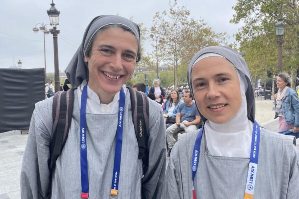 'A once-in-a-lifetime event': Faithful and curious flock to Pope Leo XIV's Mass in Paris
