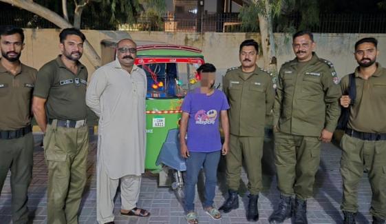 لاہور: خاتون مسافر کا نمبر سوشل میڈیا پر شیئر کرنیوالا رکشہ ڈرائیور گرفتار