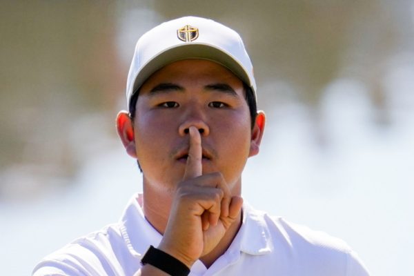 Young leads out USA as Internationals chase shock Presidents Cup win LIVE!