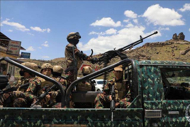 Yemeni forces strike Houthi positions in Mocha, Taiz