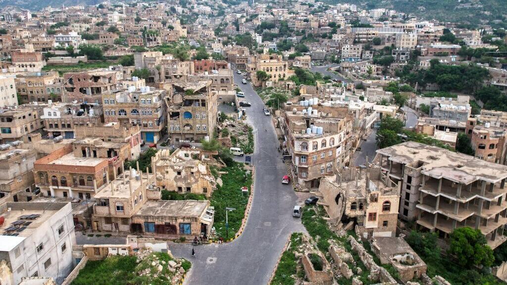 Yemen's leader announces counter-offensive as Houthis cut off supply route to besieged city