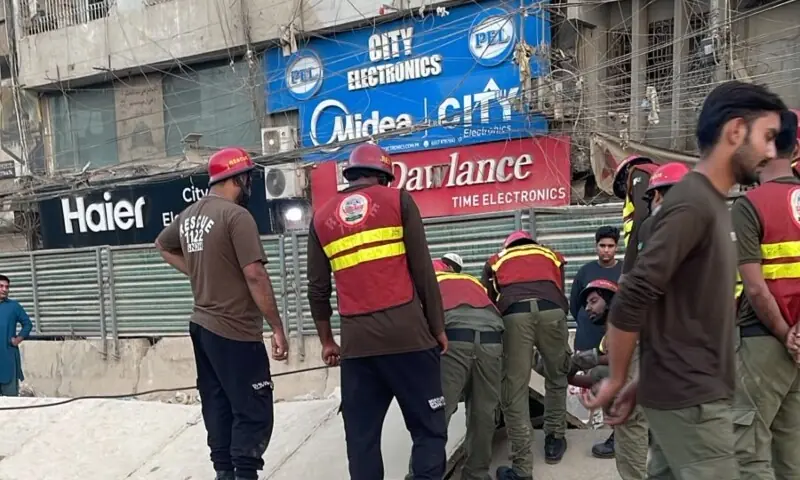 1 killed as under construction Red Line structure collapses on Karachi’s University Road