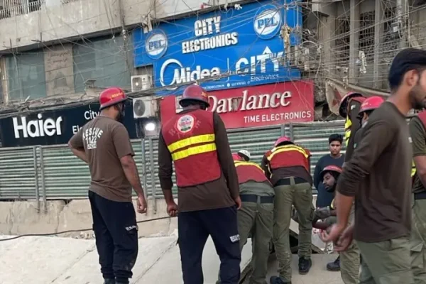 1 killed as under construction Red Line structure collapses on Karachi’s University Road