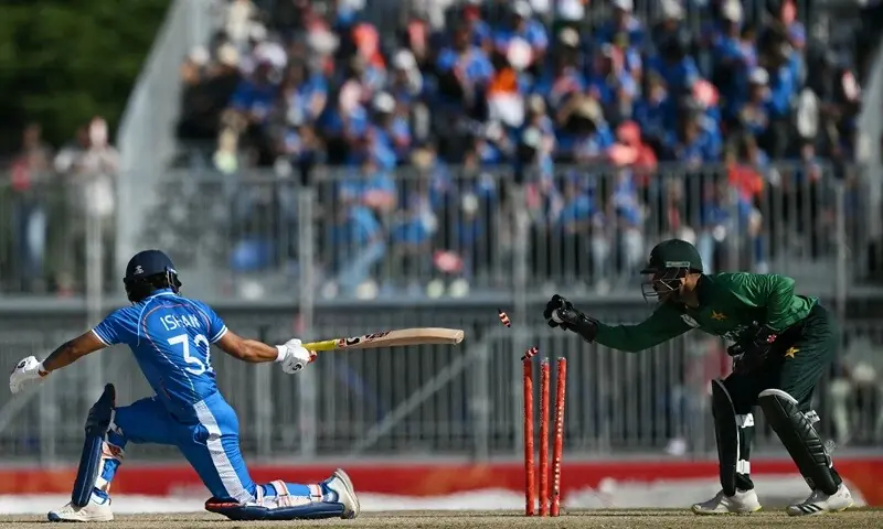 Abhishek falls after blazing 61 as India reach 133-4 in 14th over against Pakistan