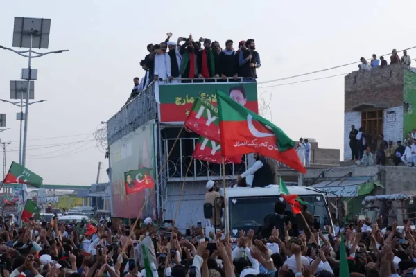 'We are not yes-men': CM Afridi launches PTI long march to Islamabad, convoy enters Karak district
