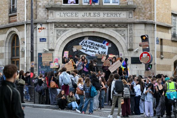 Live: Up to 500 schools to shut in France as student protests continue