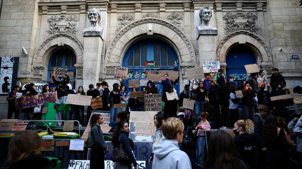 Barricades & the blame game: the French school protests