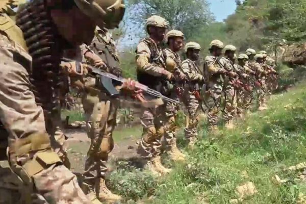 Yemen military announces broad range of strikes against Houthis in bid to retake lost territory