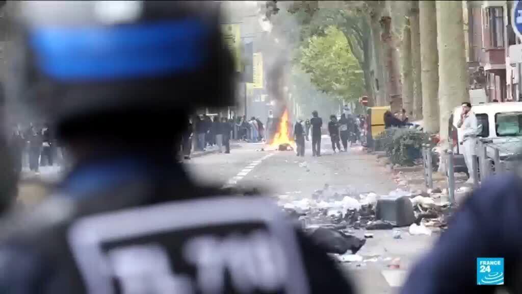 Clashes between French teens, police as school blockades intensify