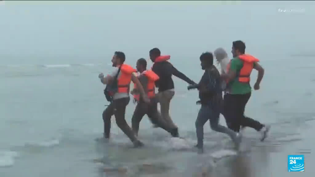 UK, France end 'on in, one out' Channel migrant exchange deal