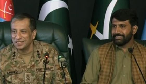 ڈی جی آئی ایس پی آر نے ایس ایس جی حوالدار کو میڈیا کے سامنے پیش کردیا