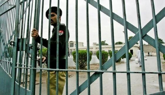 کوٹ لکھپت جیل لاہور میں قیدیوں کا جھگڑا، 1 جاں بحق، 4 زخمی، 2 اسسٹنٹ سپرنٹنڈنٹس سمیت 6 اہلکار معطل