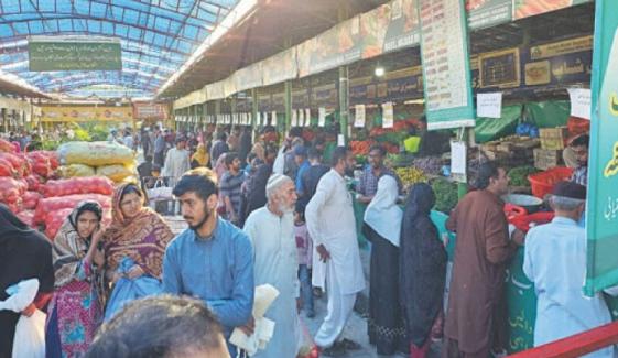 لاہور میں کہیں بھی سبزیاں اور پھل سرکاری نرخ پر دستیاب نہیں، شہری