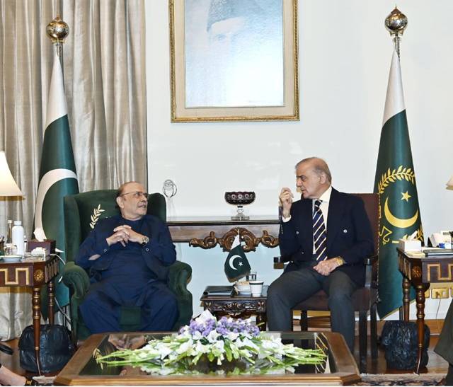Govt, PTI head for talks ahead of Oct 4 march